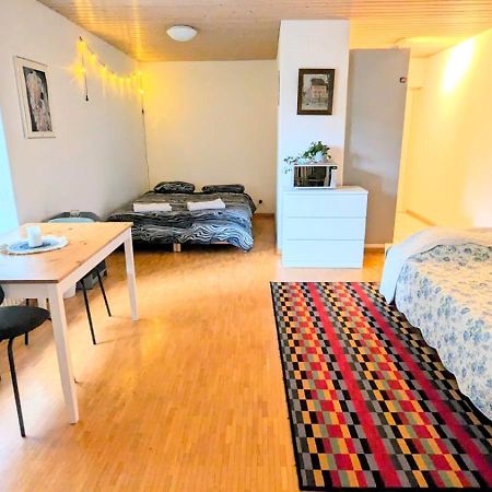 Apartamento Urban Retreat - Cozy Studio With Private Patio Zúrich Exterior foto